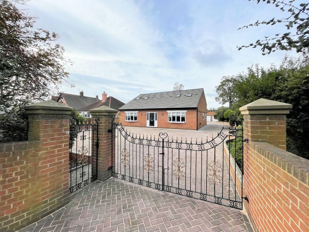 5 bed detached bungalow for sale in Stockton Road, Hartlepool TS25, £