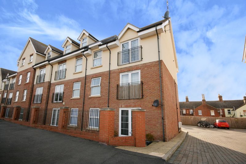 2 bed flat for sale in Main Road, Harwich CO12 Zoopla
