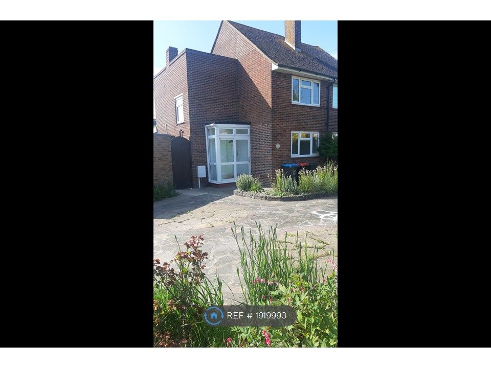 3 bed semidetached house to rent in Rossland Road, Ramsgate CT12, £