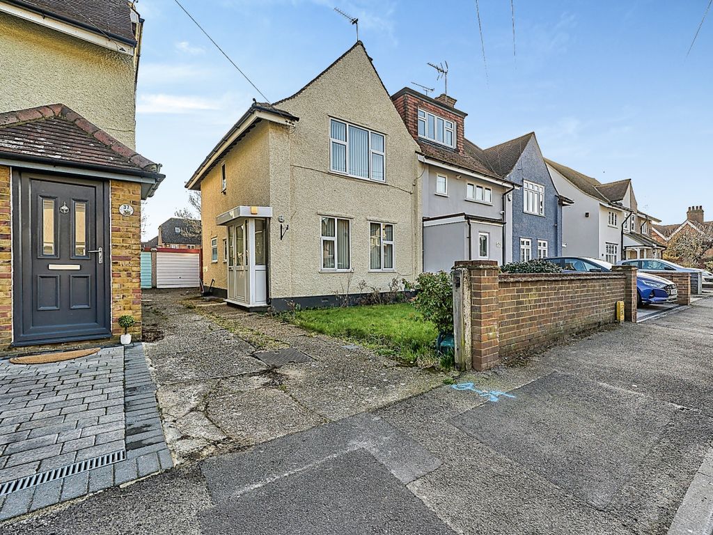 3 bed end terrace house for sale in Dawson Road, Byfleet, Surrey KT14