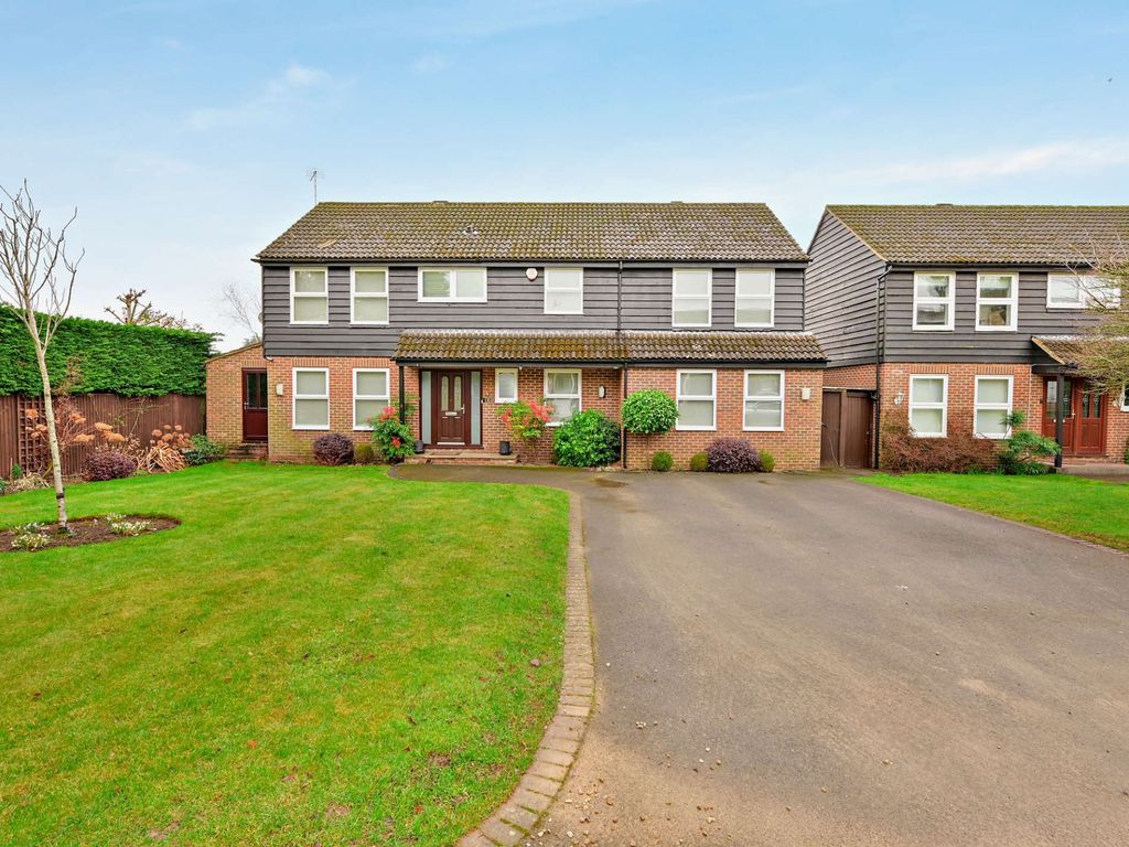 4 bed detached house for sale in Grove Farm Park, Northwood HA6 Zoopla
