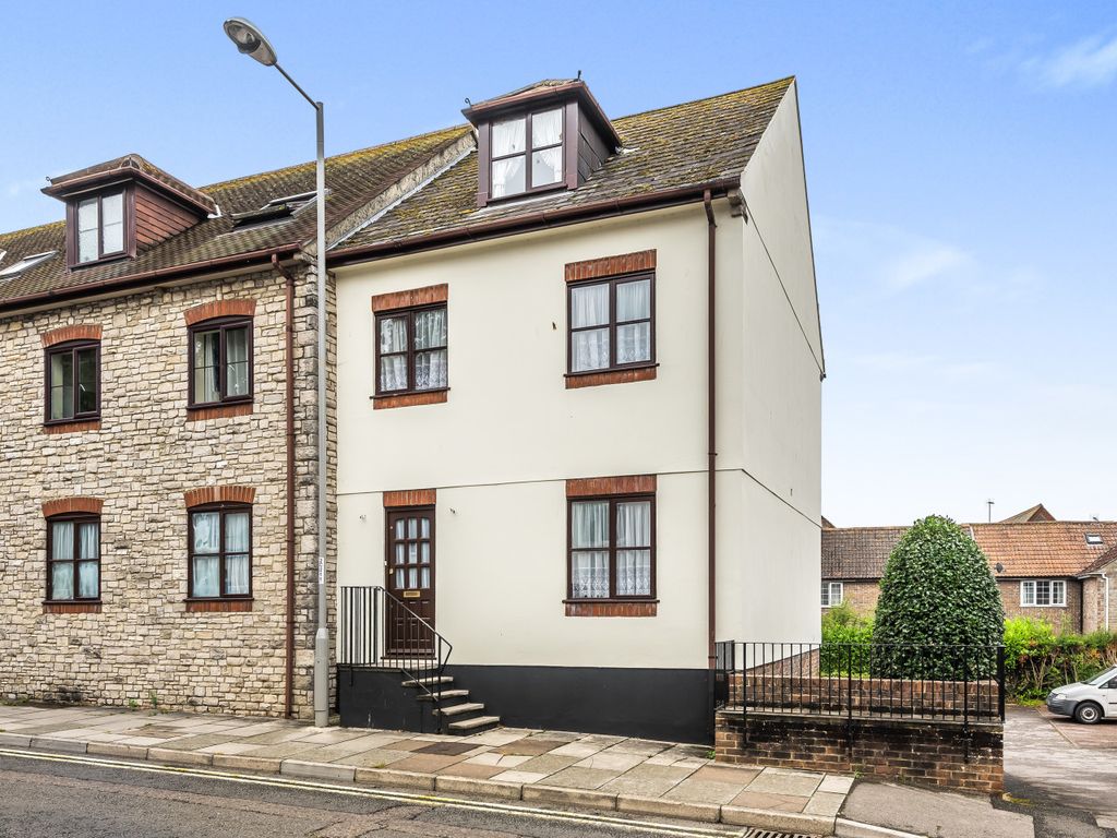 3 bed end terrace house for sale in Church Close, Church Street