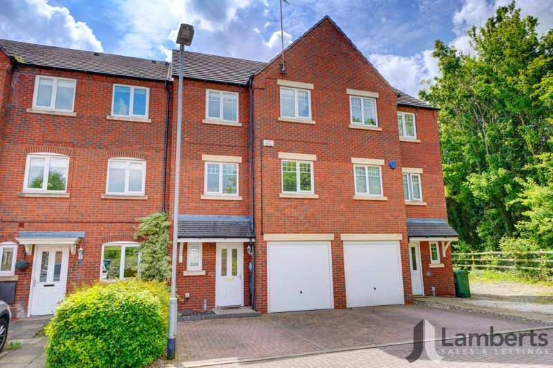 4 bed terraced house for sale in Hedgerow Close, Greenlands, Redditch