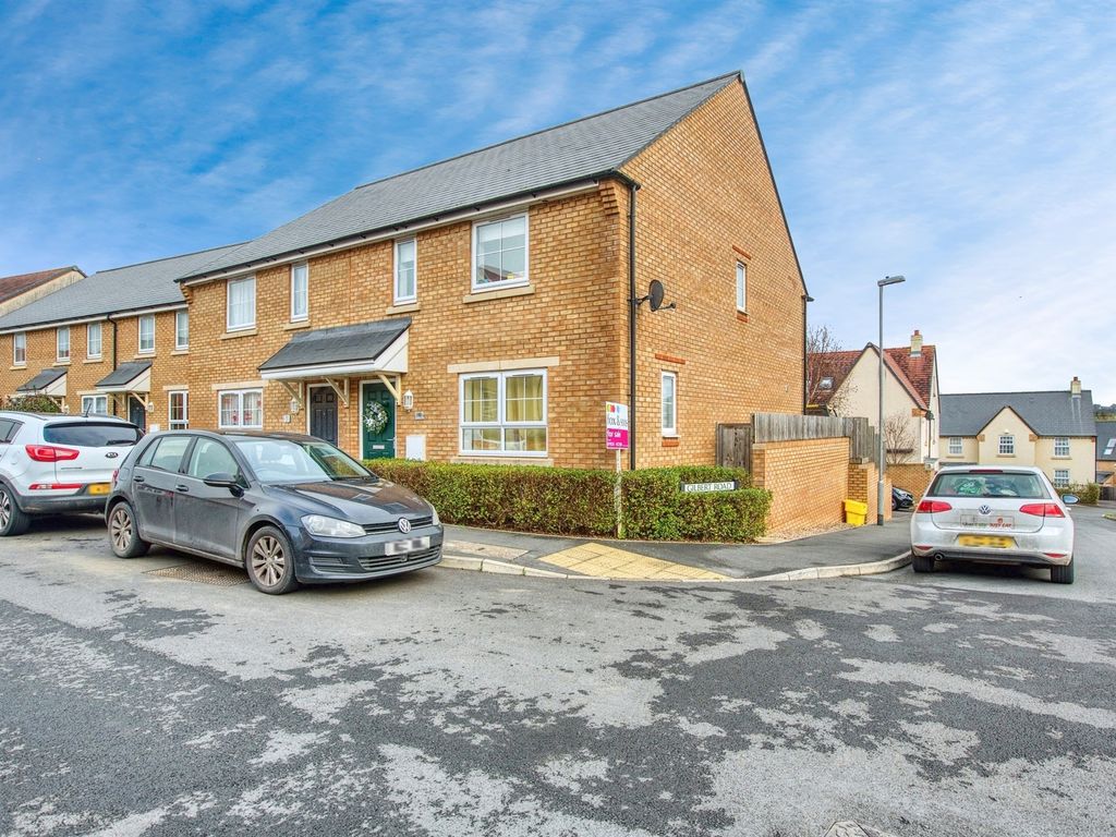 4 bed semidetached house for sale in Great Mead, Yeovil BA21, £285,000