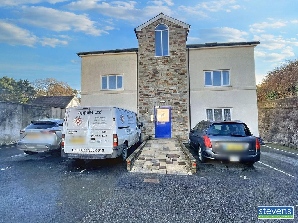 2 bed terraced house to rent in 3 Dowr Close Western Road, Launceston