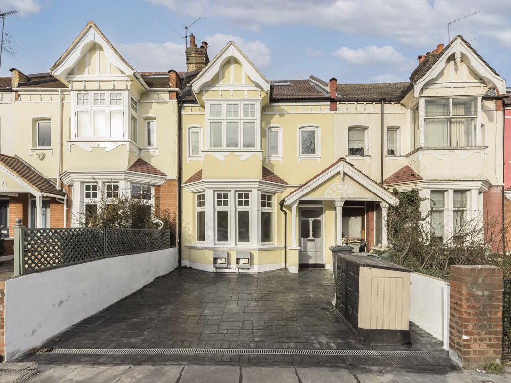 3 bed flat to rent in Grantham Road, London W4 Zoopla