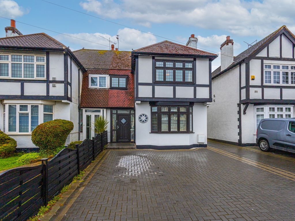 3 bed semidetached house for sale in Prince Avenue, SouthendOnSea