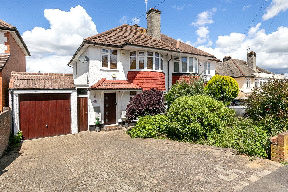 3 bed semidetached house for sale in Elm Park Gardens, South Croydon