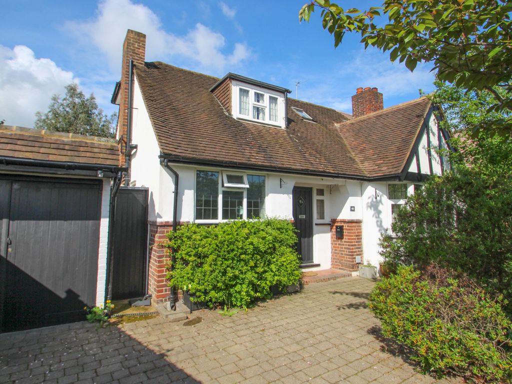 3 bed semidetached house for sale in Greenwood Road, Thames Ditton KT7