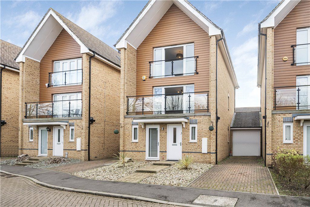 4 bed detached house for sale in Edgeworth Close, Langley, Berkshire