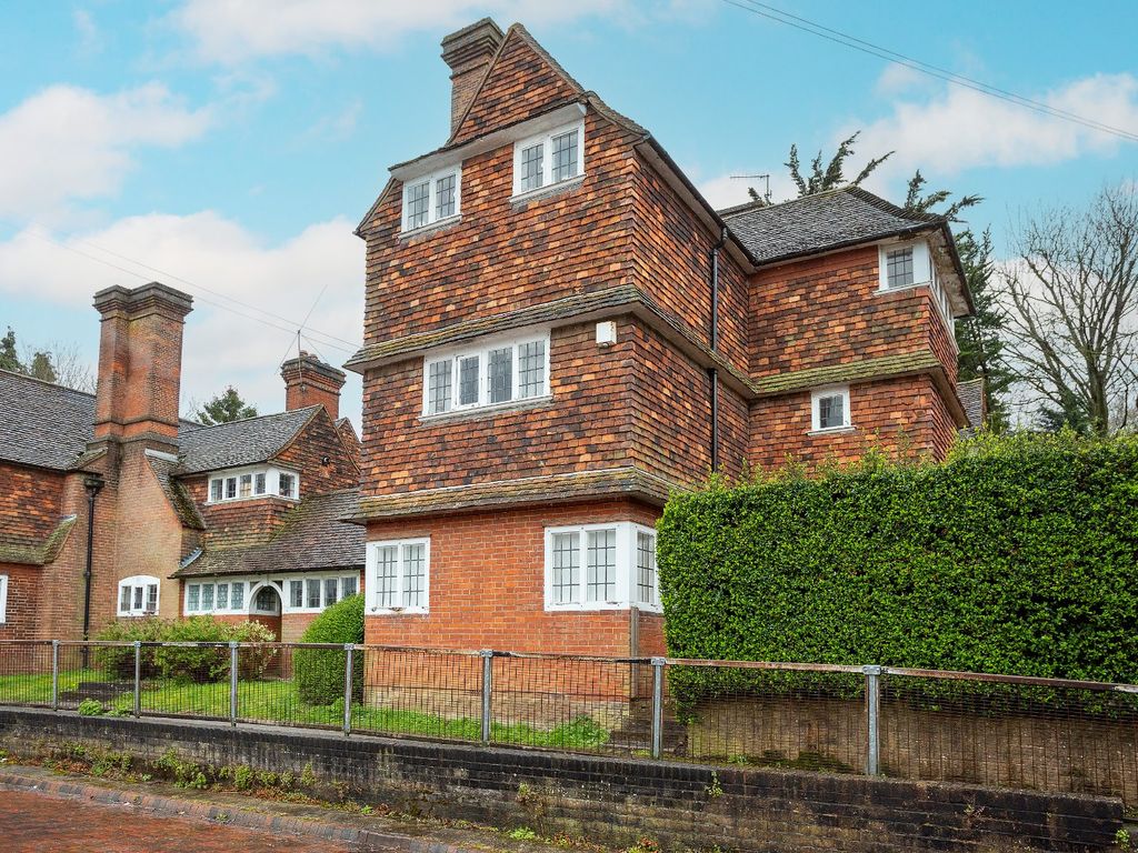 Studio to rent in London Road, Hemel Hempstead, Hertfordshire HP3, £850