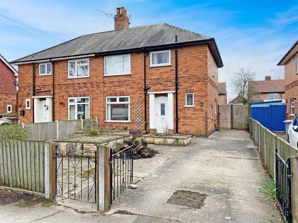 3 bed semidetached house for sale in Carlton Road, Newark NG24 Zoopla
