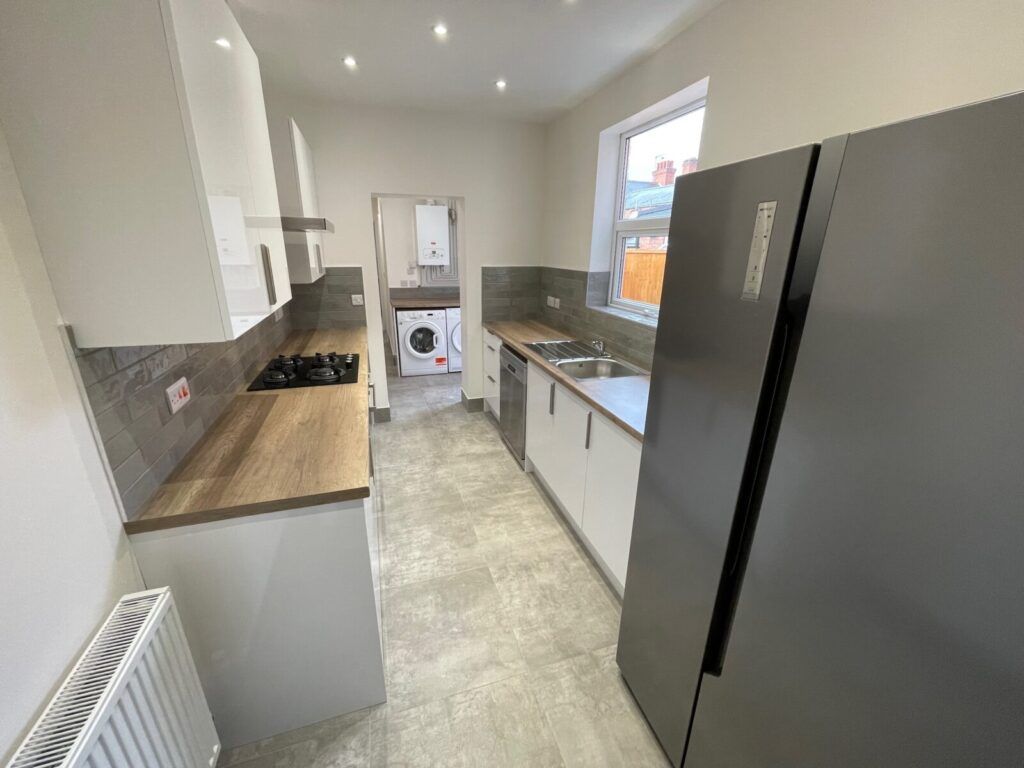 4 bed terraced house to rent in Lytton Road, Leicester LE2, £2,080 pcm Zoopla