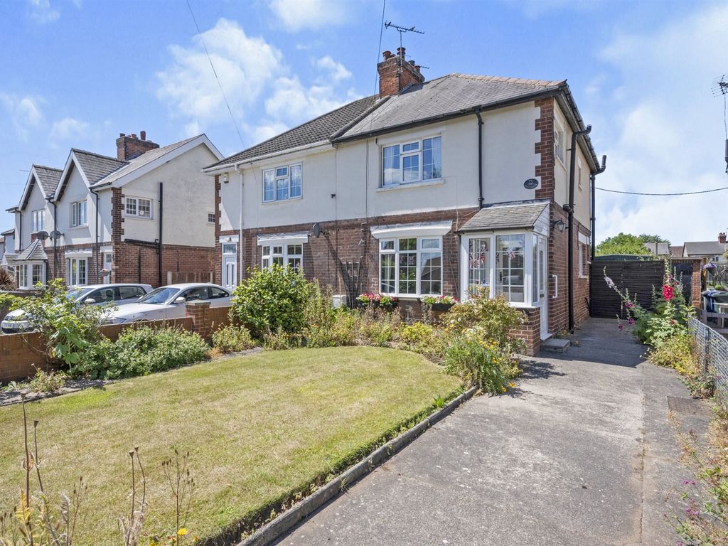 3 bed semidetached house for sale in Doncaster Road, Tickhill