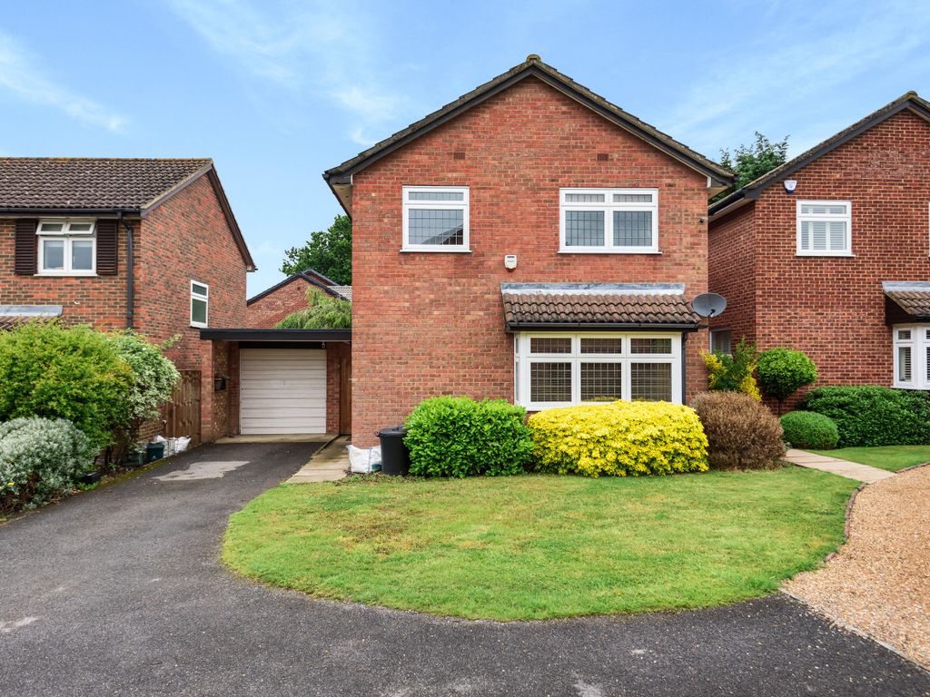 4 bed detached house for sale in Thames Drive, Ruislip HA4 Zoopla