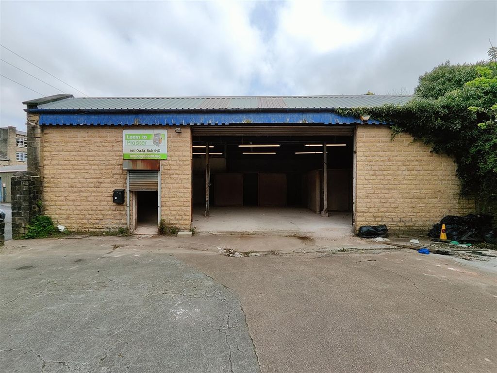 Warehouse to let in Colne Valley Business Park, Linthwaite