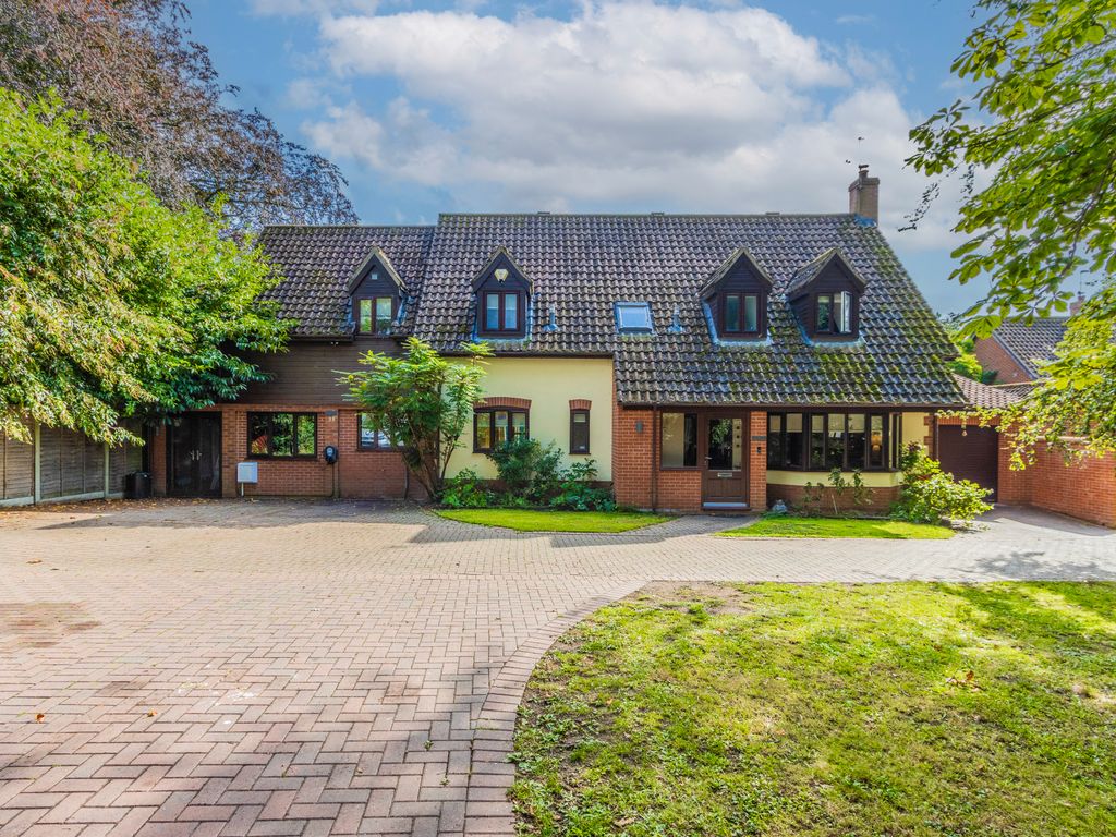 6 bed detached house for sale in Old Road, Acle, Norwich NR13, £750,000