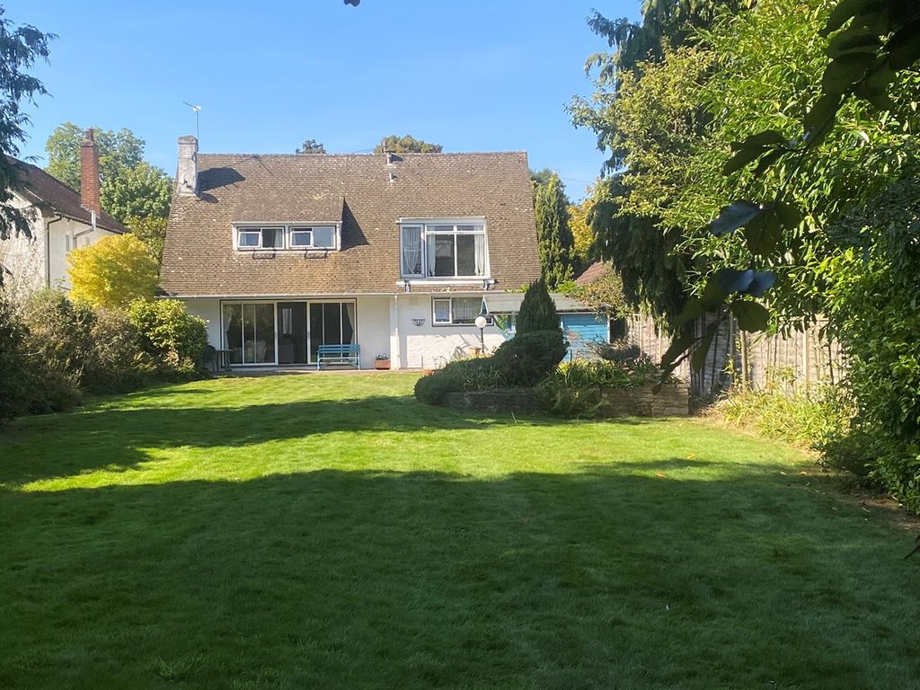 4 bed detached house for sale in Harfield Road, Lower Sunbury TW16, £