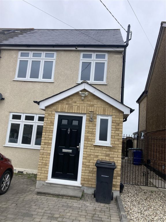 3 bed semidetached house to rent in Hillcrest Road, Horndon On The