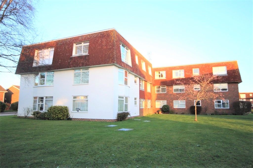 2 bed flat to rent in Westlake Gardens, Worthing BN13, £1,225 pcm Zoopla