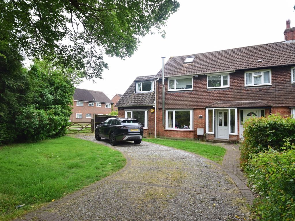 4 bed semidetached house to rent in Fawkham Road, West Kingsdown
