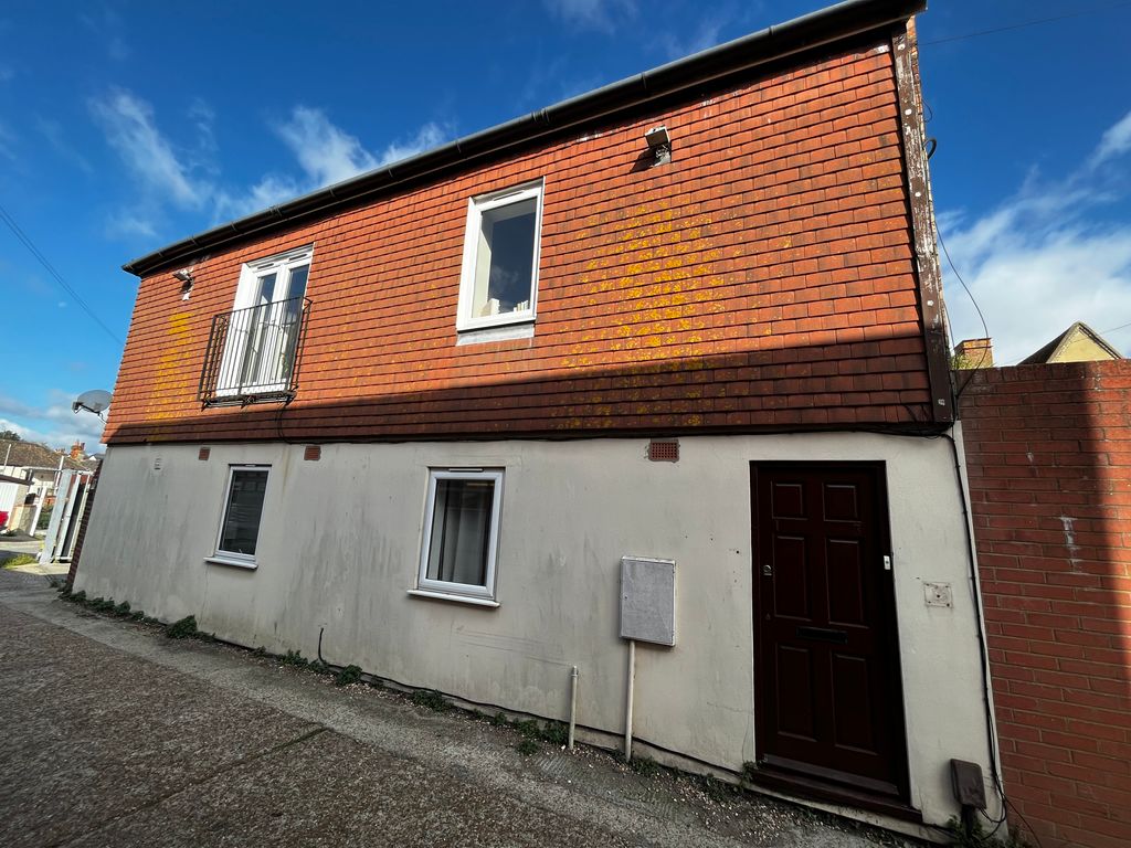 1 bed flat for sale in Flat 1, Cheriton, Folkestone CT19, £125,000 Zoopla