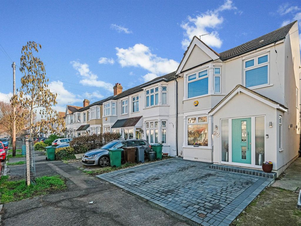 3 bed end terrace house for sale in Middleton Avenue, Chingford E4 Zoopla