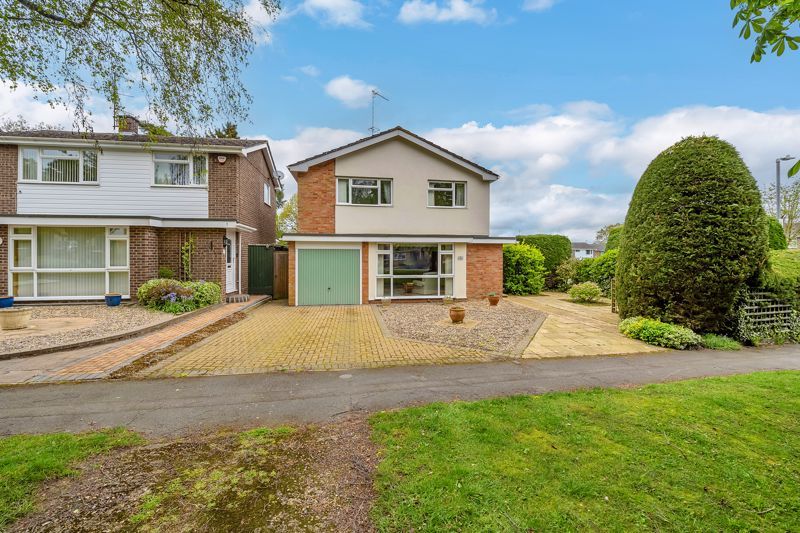 3 bed detached house for sale in Plovers Way, Bury St. Edmunds IP33, £