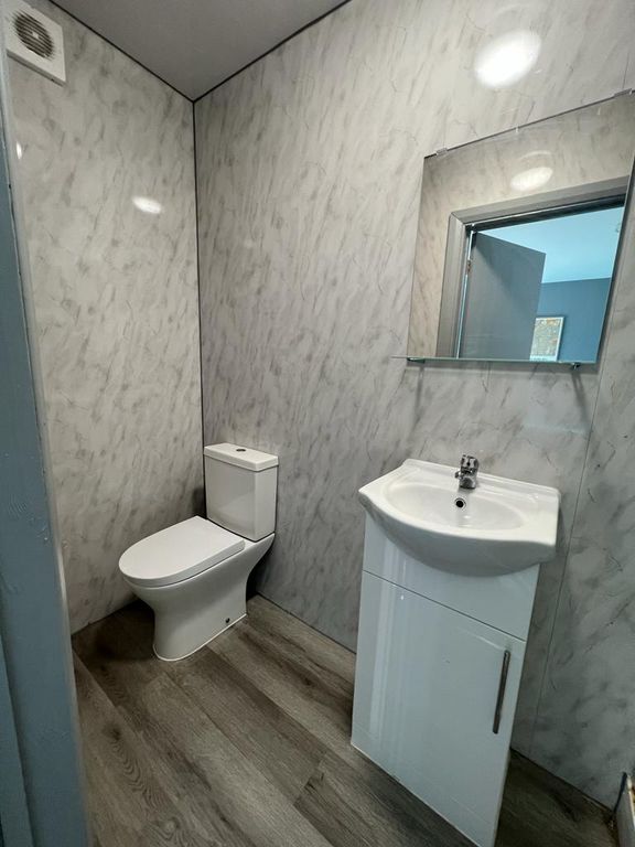 1 bed flat to rent in Dunstable Close, Luton, Bedfordshire LU4, £895