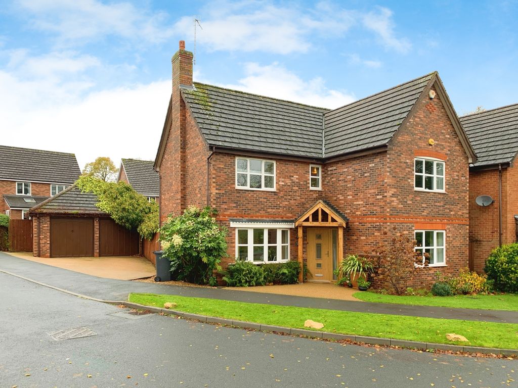5 bed detached house for sale in Mallow Drive, Bromsgrove B61, £600,000