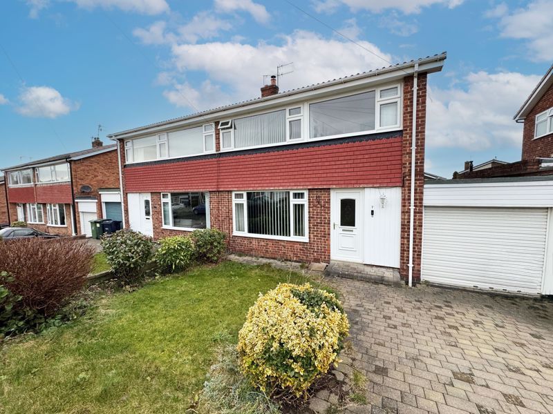 3 bed semidetached house for sale in Meadow Close, Ryton NE40, £