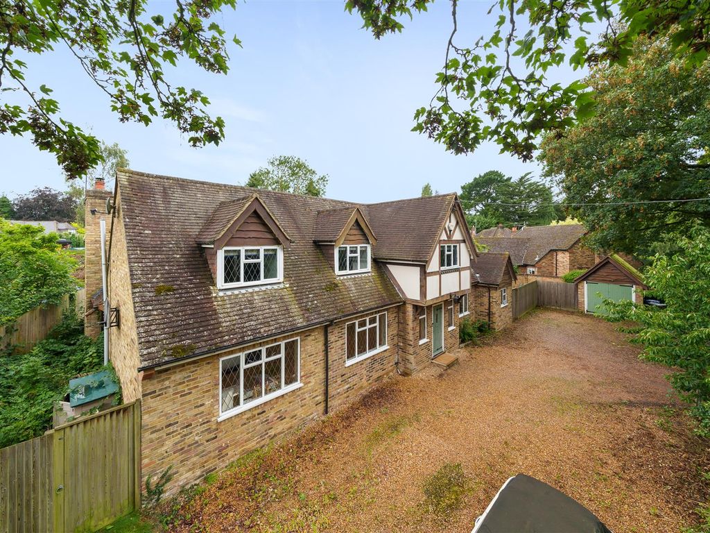 5 bed detached house for sale in Burchetts Green Lane, Burchetts Green