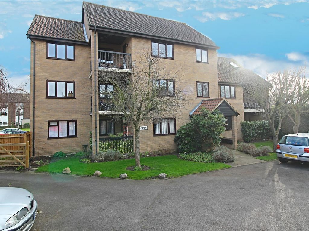 2 bed flat for sale in Crib Street, Ware SG12, £309,995 Zoopla