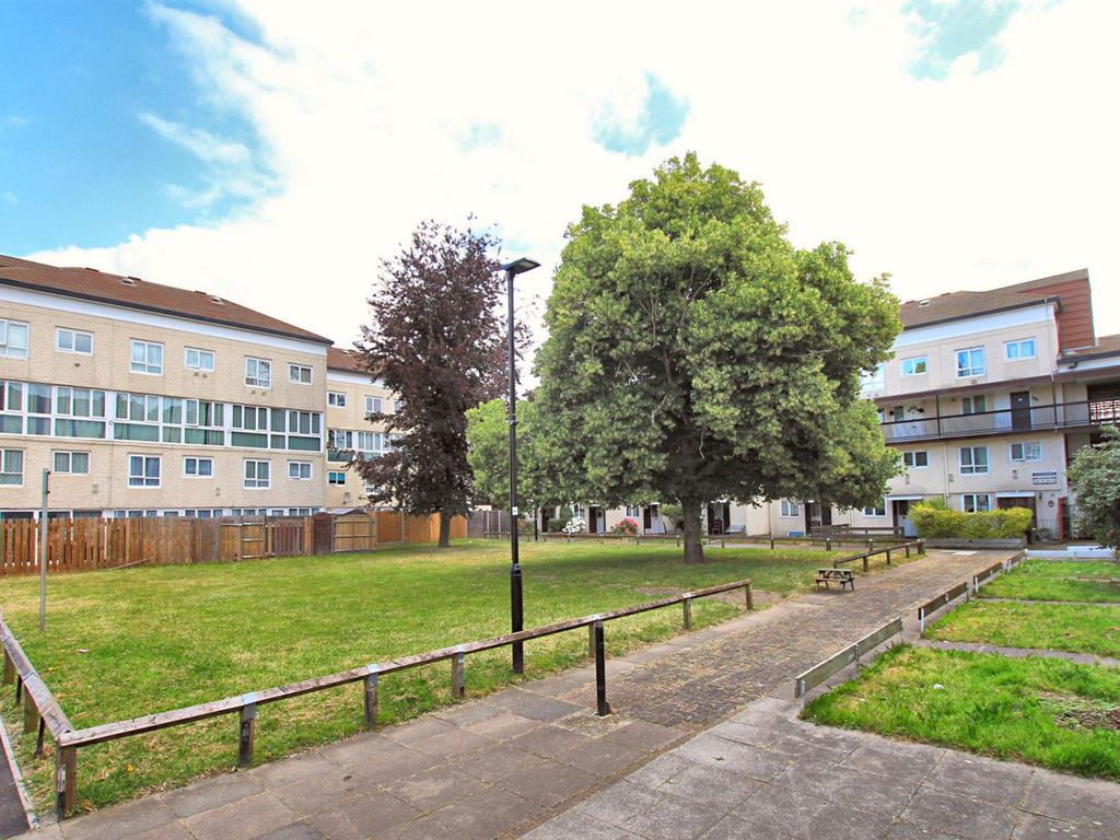 2 bed flat for sale in Brookwood Road, Hounslow TW3, £249,940 Zoopla