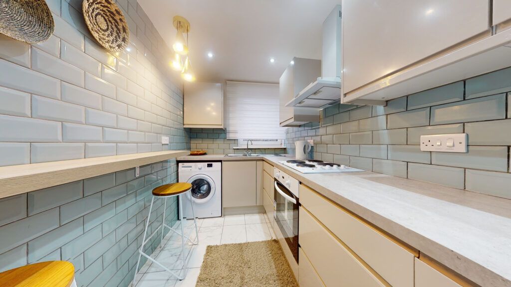 2 bed flat to rent in Oban Court, Glasgow, Glasgow City G20, £1,350 pcm