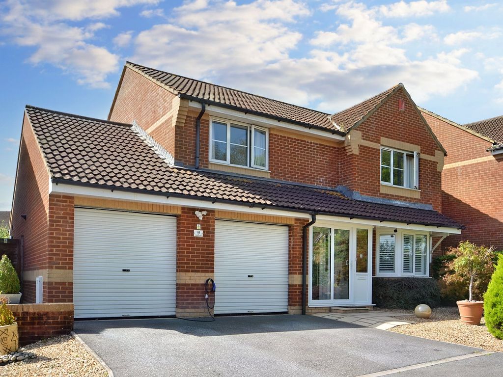 4 bed detached house for sale in Saxon Way, Cullompton, Devon EX15, £