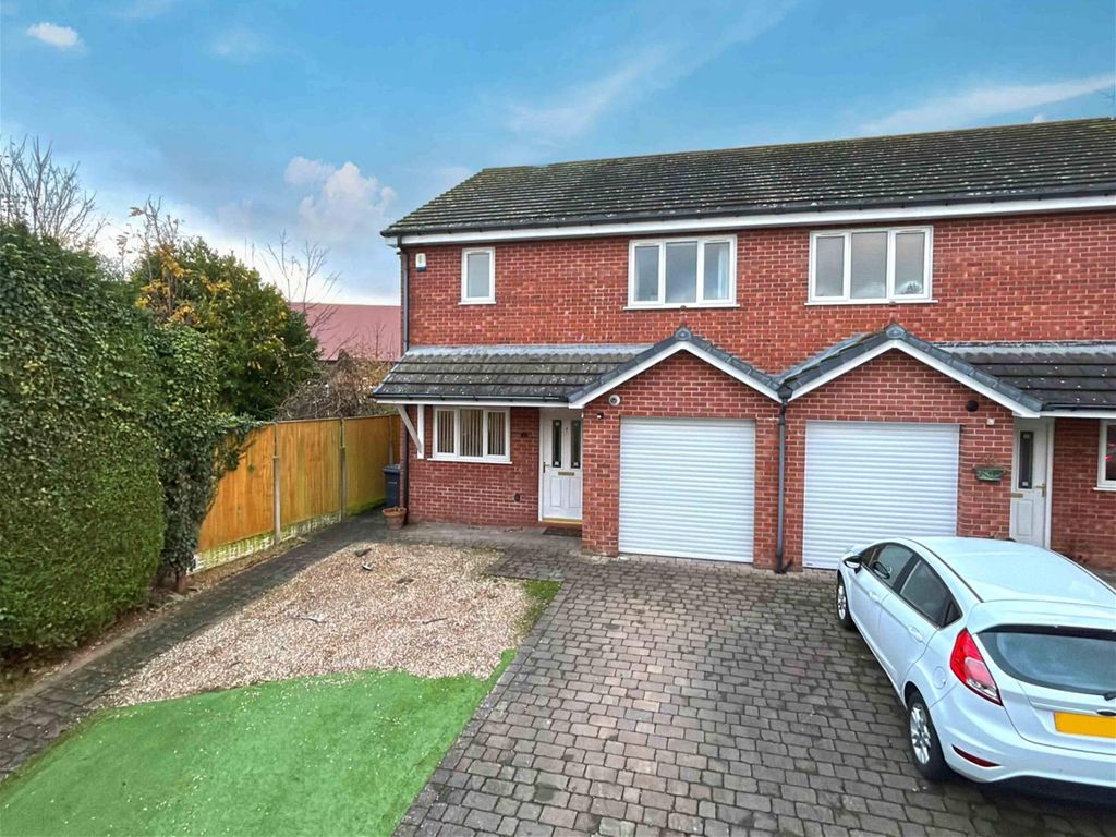 3 bed mews house for sale in Blythe Mews, Southport PR8, £230,000 Zoopla