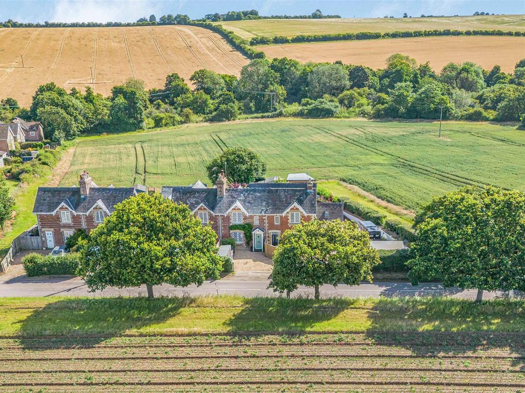 3 bed terraced house for sale in Dalham Road, Moulton, Newmarket CB8, £