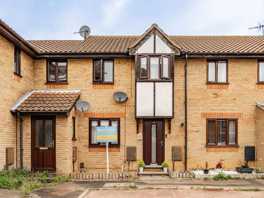 3 bed terraced house for sale in Cotman Drive, Bradwell NR31, £190,000