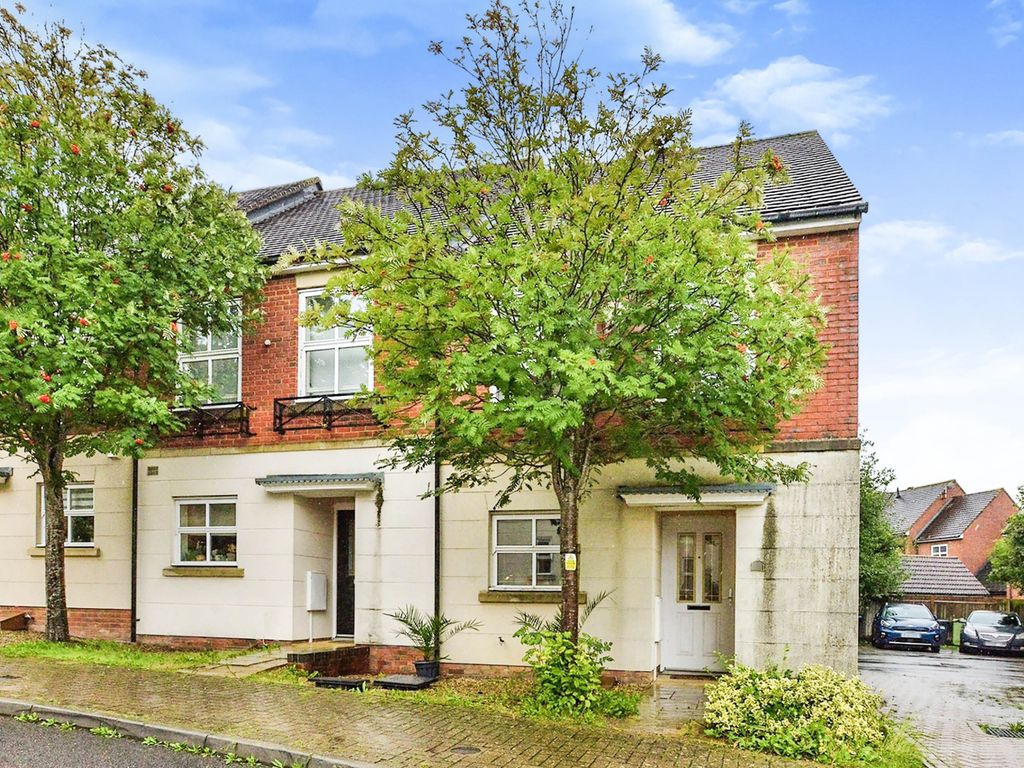 3 bed end terrace house for sale in Frampton Grove, Westcroft, Milton