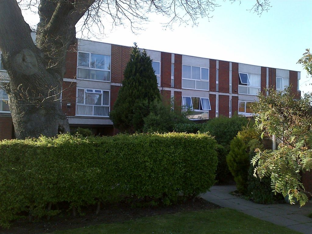 2 bed flat for sale in Brantwood Court, West Byfleet KT14 Zoopla