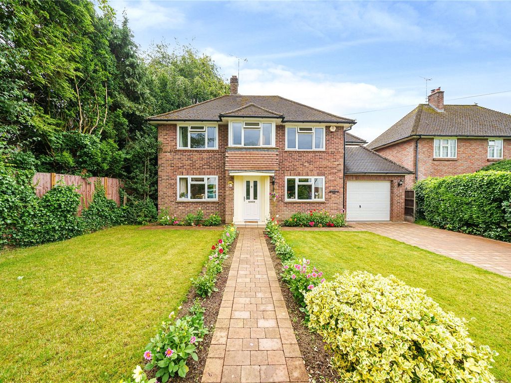 4 bed detached house for sale in St. Peters Way, Rickmansworth WD3, £