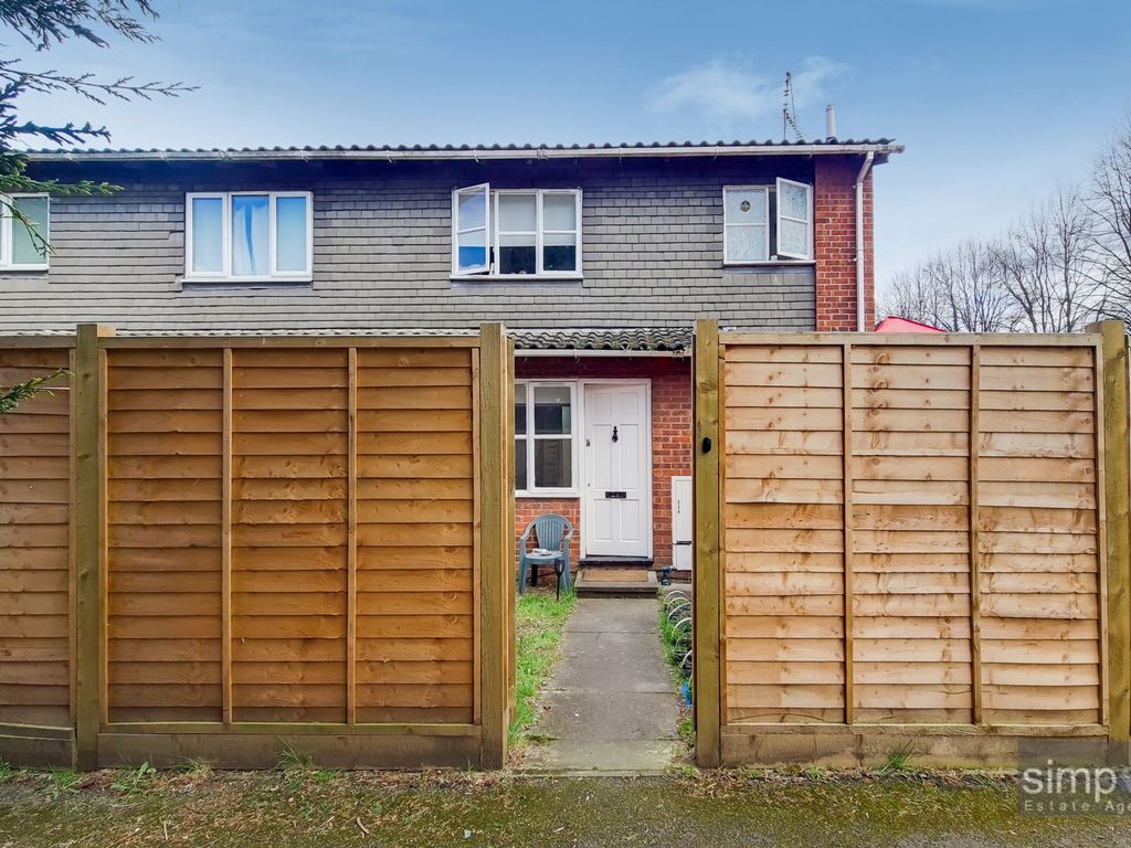 2 bed end terrace house for sale in Ratcliffe Close, Uxbridge UB8, £