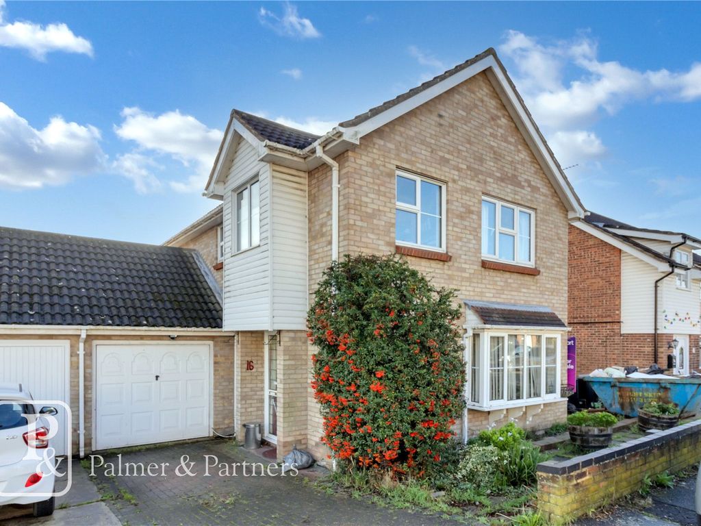 4 bed detached house for sale in Goldfinch Close, Longridge, Colchester