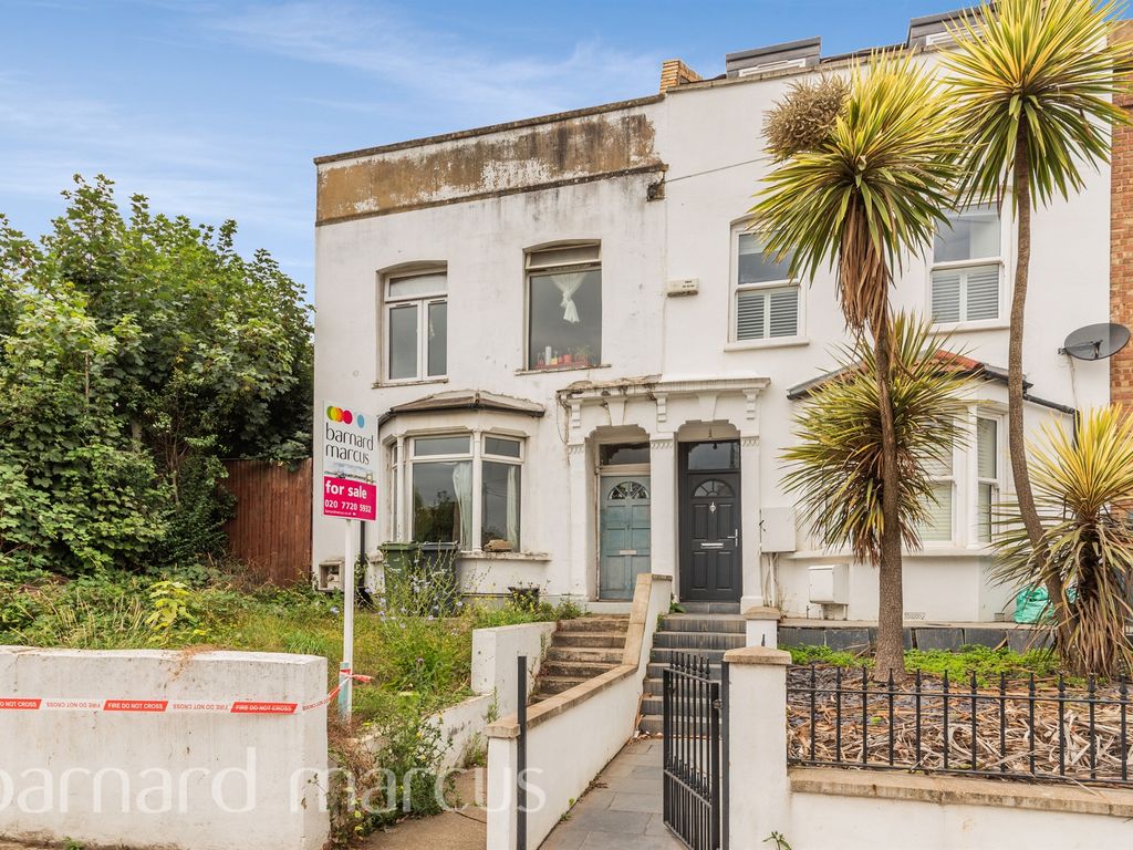 3 bed end terrace house for sale in Shakespeare Road, London SE24, £