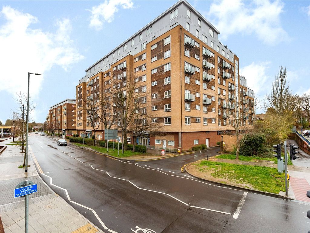 1 bed flat to rent in Cherrydown East, Basildon, Essex SS16, £1,150 pcm