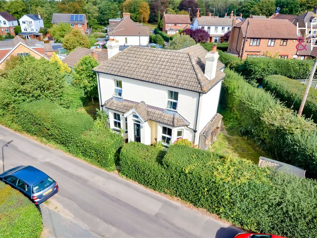 4 bed detached house for sale in Grove Road, Ash, Surrey GU12, £525,000 Zoopla