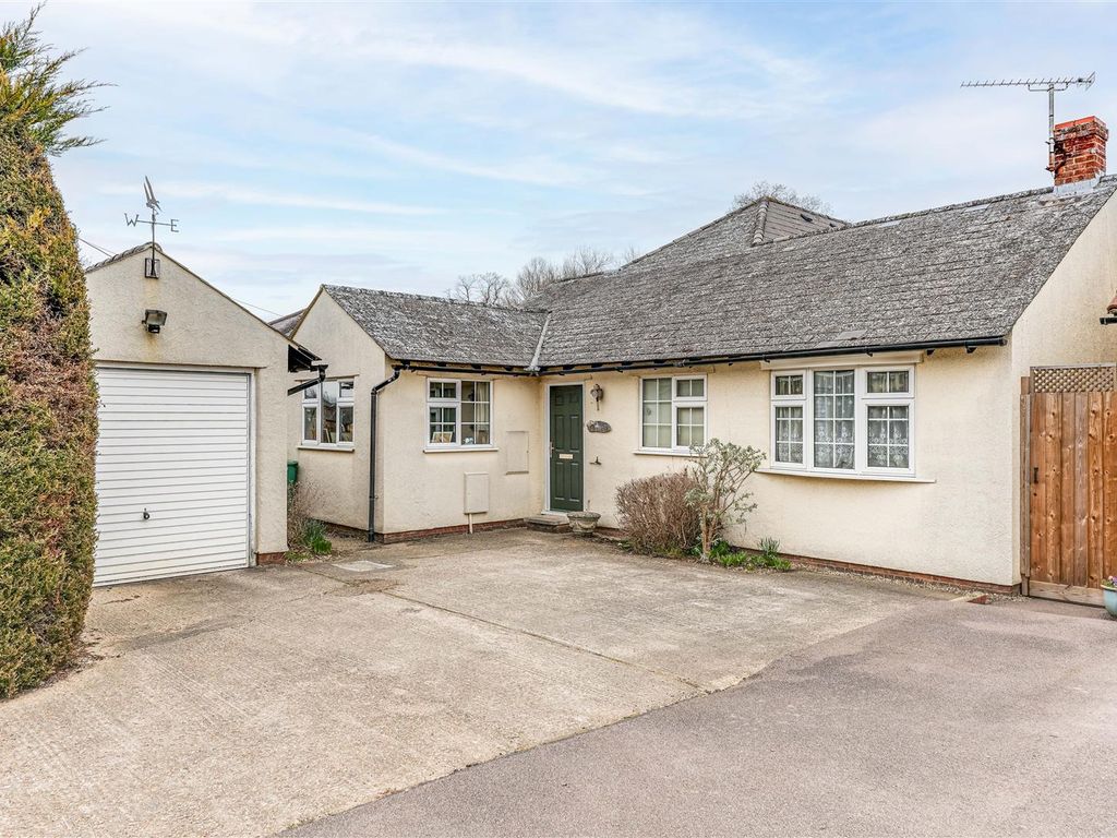 5 bed bungalow for sale in London Road, Great Chesterford, Saffron
