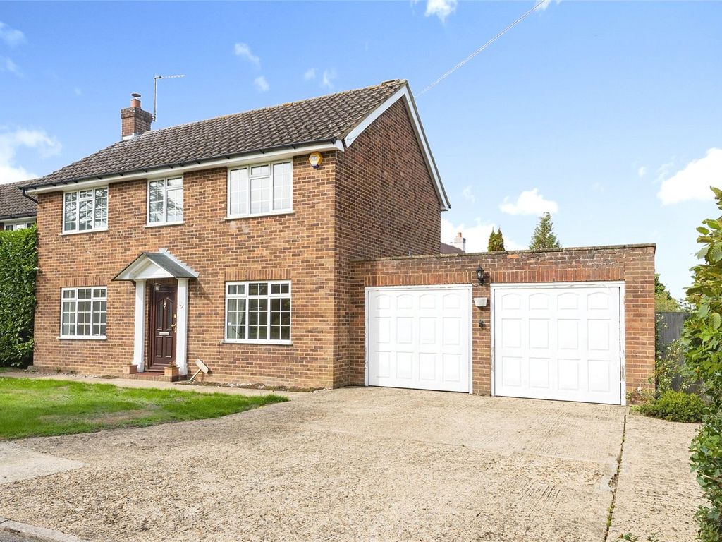 4 bed detached house for sale in Childs Hall Close, Great Bookham