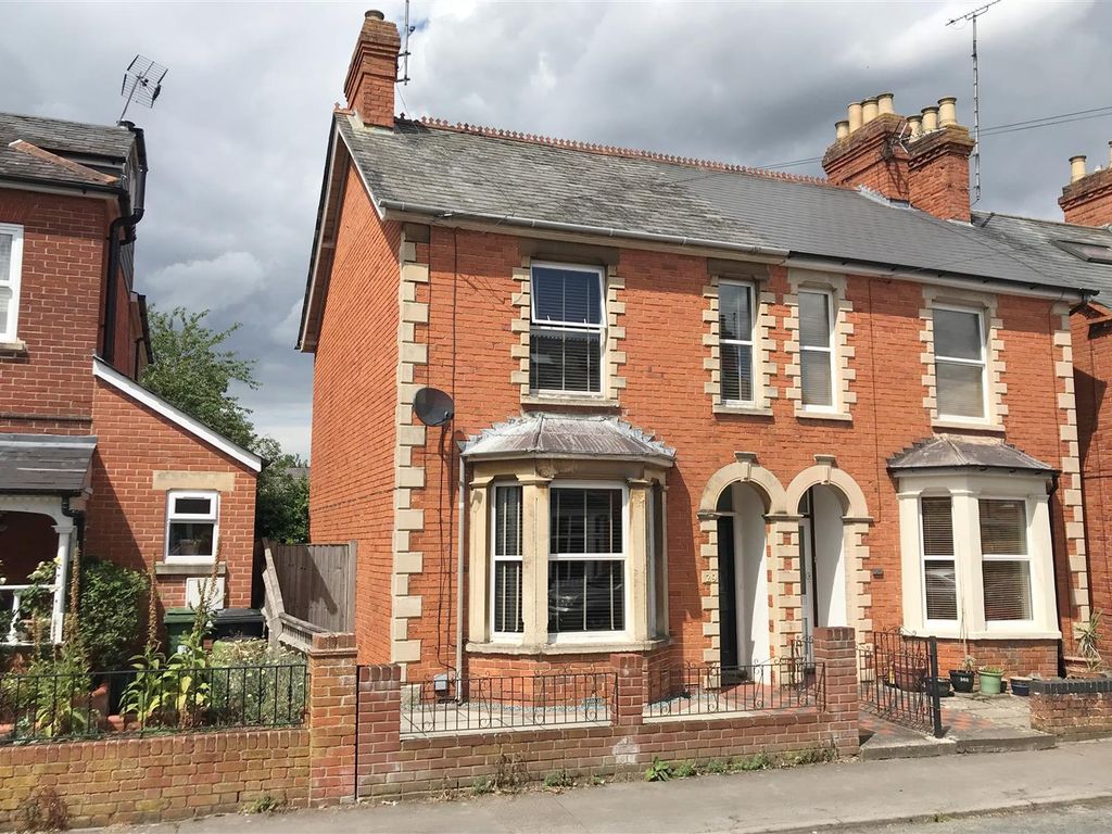 3 bed semidetached house for sale in Gloucester Road, Newbury RG14